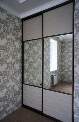 Шкаф купе лдсп с зеркалом. Шкаф купе трехдверный. Шкаф купе с зеркалом бн-61. Шкаф с зеркальными фасадами. Фасады для шкафов купе.