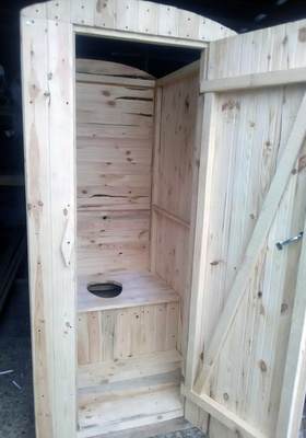 Деревянный туалет