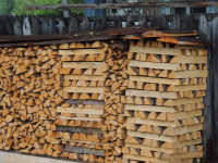 Укладка дров в поленницу с проносом до 15м